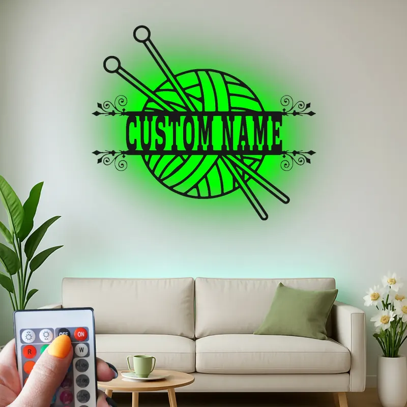 Cartel personalizado con nombre para tejedora | Arte mural LED de metal para salas de manualidades | Decoración personalizada de lana y agujas