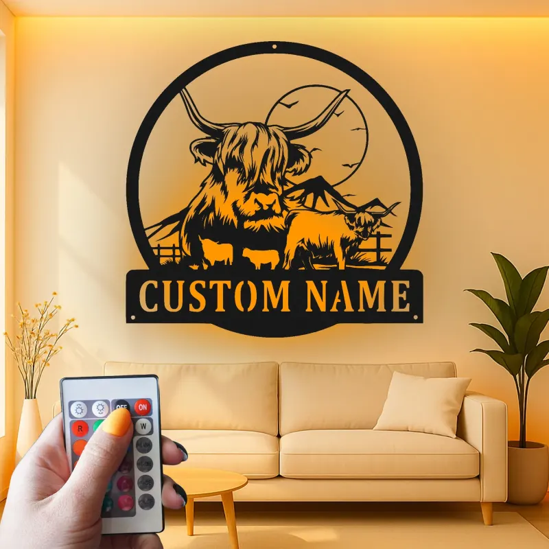 Insegna in metallo LED Highland Cow personalizzata | Arte da ranch personalizzata | Decorazione moderna per la casa per regalo di famiglia