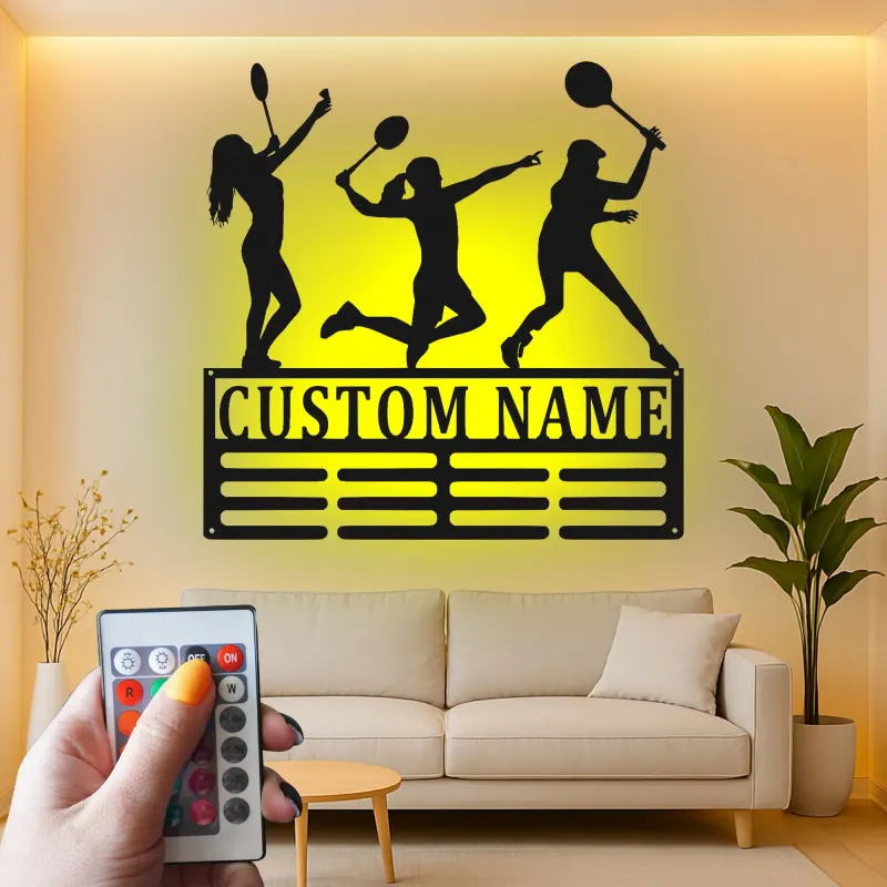 Porte-médailles personnalisé tennis | Décoration murale LED pour joueuse | Déco métal sport pour coach ou chambre d’équipe