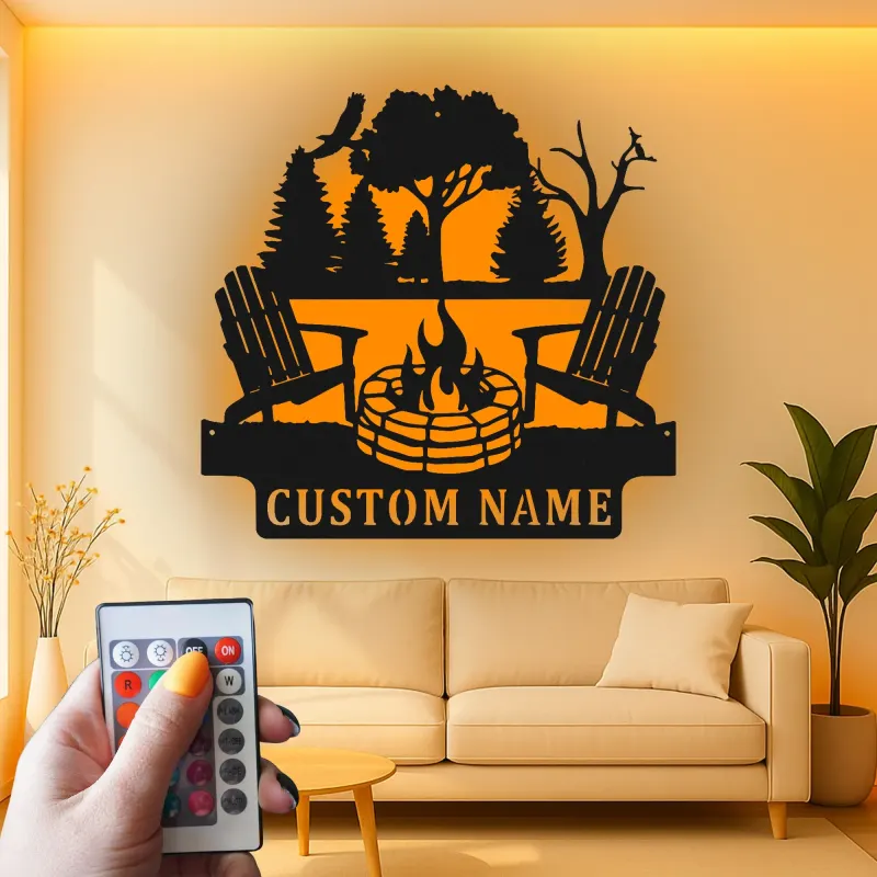 Insegna in metallo personalizzata con scena di campeggio e LED per decorare patii o cabine